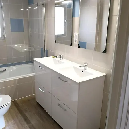 3 Bedrooms With City View Shared Pool And Furnished Balcony At 1 Km Away From The Beach Appartement
