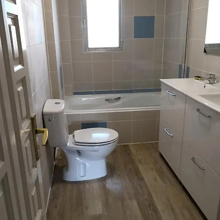 3 Bedrooms With City View Shared Pool And Furnished Balcony At 1 Km Away From The Beach Appartement